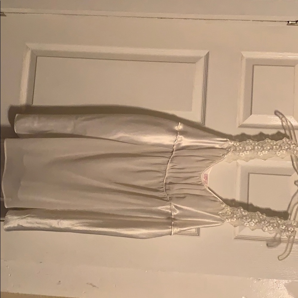 Oscar de la renta, white night wear.